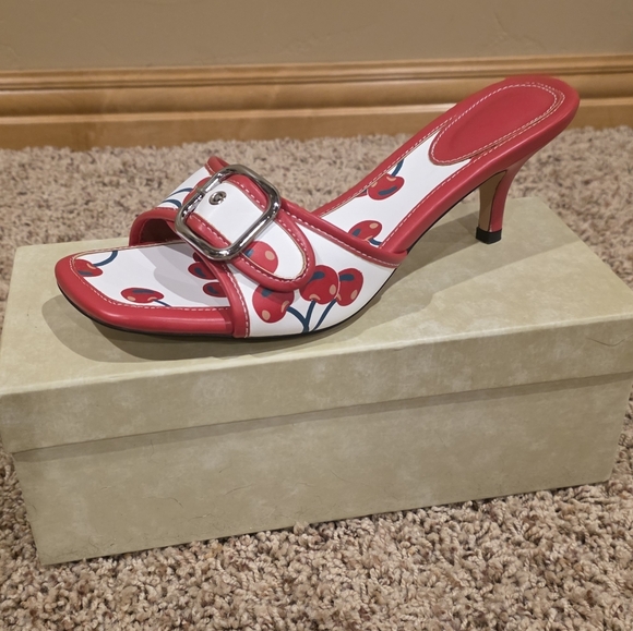 NWT Cherry Kitten Heel Sandals. Womens Size 8. Heel height is 2.3 inches. - Picture 4 of 16